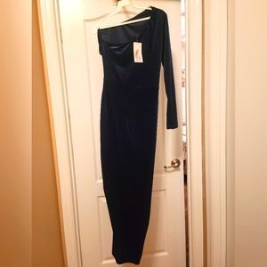 Women's maxi one-sleeve Velvet evening dress. NWT